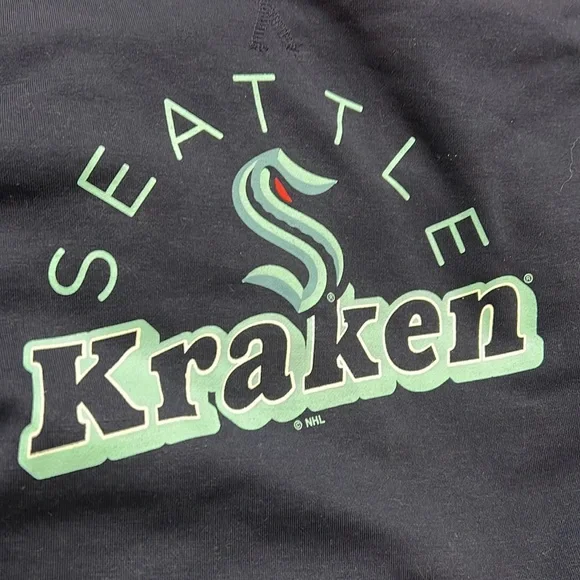 NHL Seattle Kraken Women’s Navy Blue Hoodie size Medium, trendy raw edge hem - Picture 8 of 9